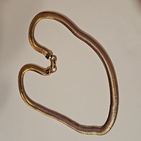 Gold Tone Vintage 18" Long Snake Necklace - Picture 4 of 6